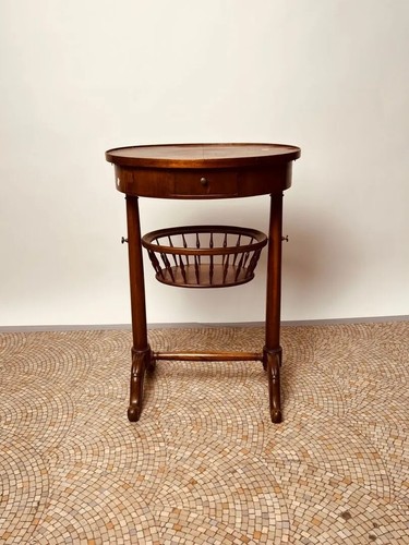Table travailleuse ovale style